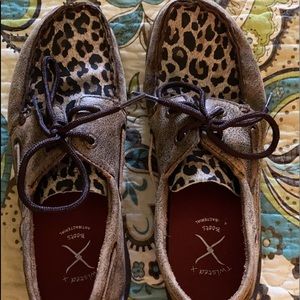 Shoes youth size 4 but fit women’s 7 / 7.5